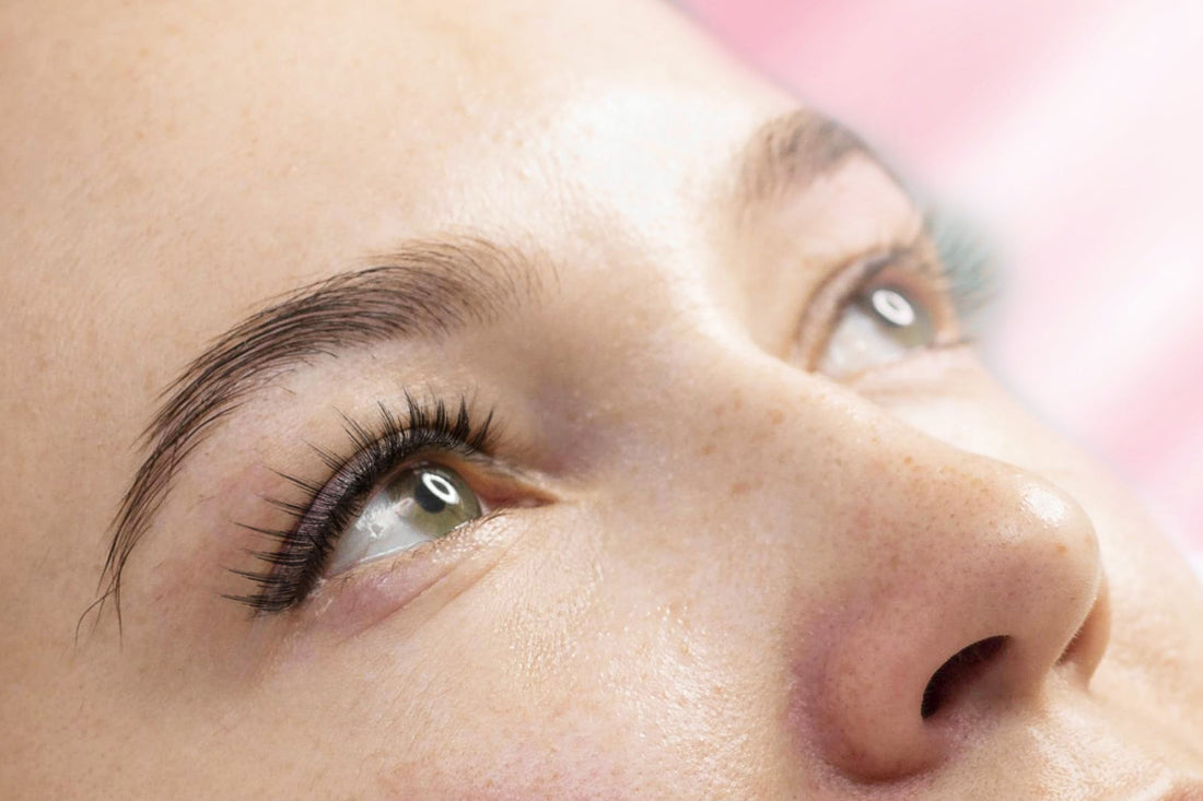 How to Keep False Lashes from Lifting All Day: The Ultimate Pro Guide