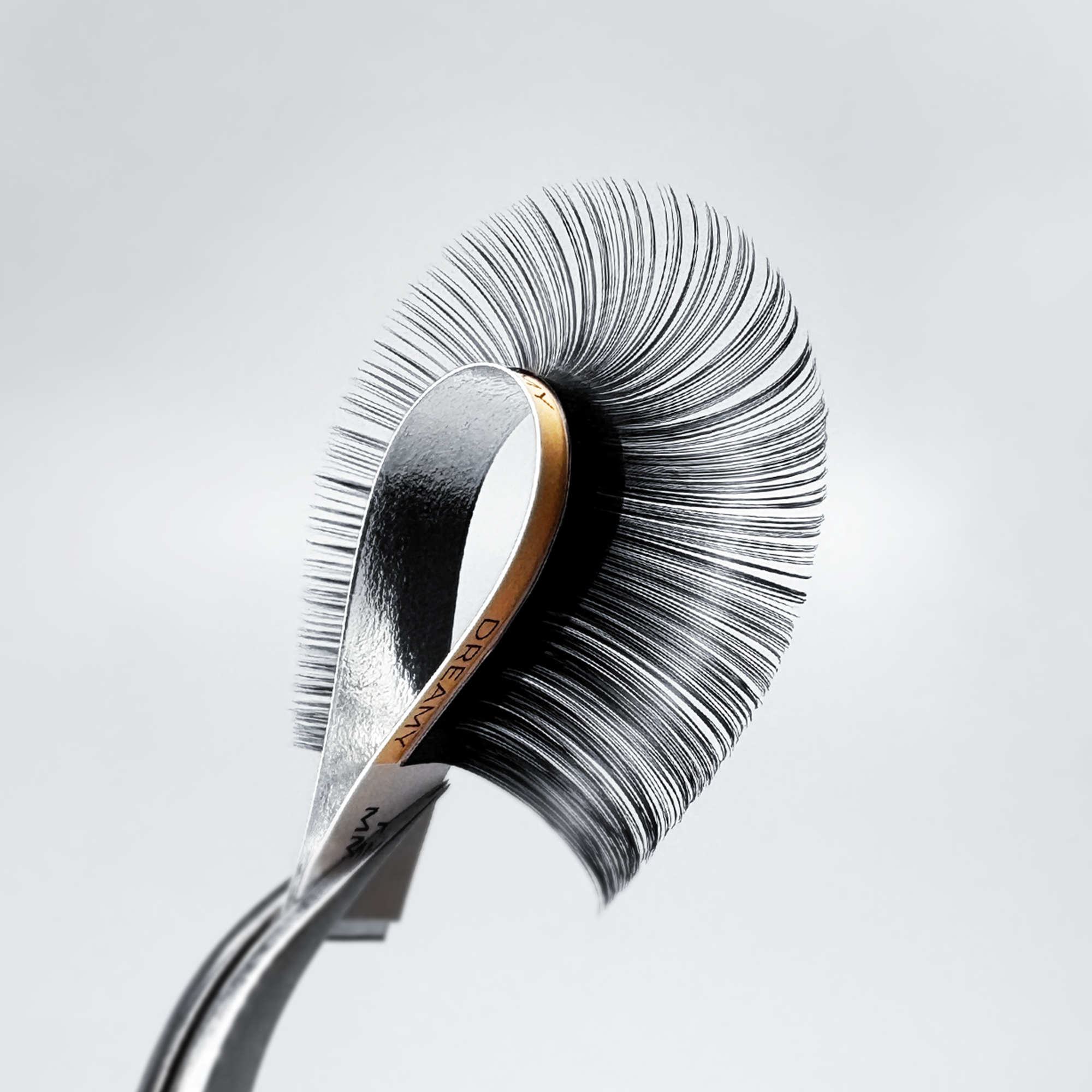 DIY Lashes vs. Salon Lash Extensions: Which One Is Right for You?